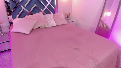 Mia Khalifa online show from 6, 3, 2025