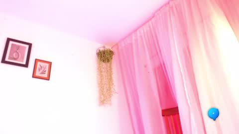 Mia online show from 9, 1, 2025