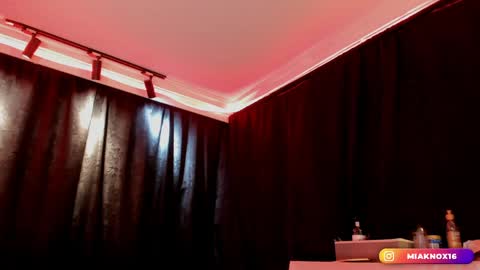 Snapshot of miaknox chatting on 24, 4, 2026 Mia online show from 24, 4, 2026