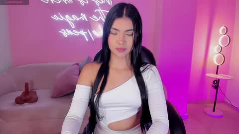Snapshot of mialaurence_ chatting on 23, 4, 2026 Call me Mia online show from 23, 4, 2026