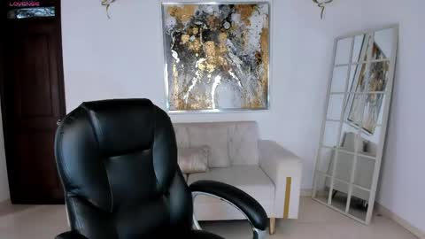 Snapshot of mialaurence_ chatting on 3, 5, 2026 Call me Mia online show from 3, 5, 2026