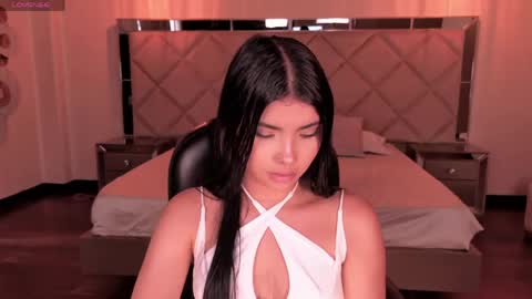 Snapshot of mialaurence_ chatting on 5, 5, 2026 Call me Mia online show from 5, 5, 2026