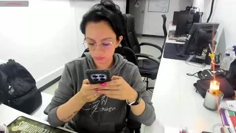 Mia  online show from 6, 1, 2026