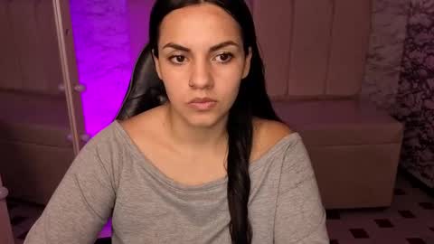 Snapshot of mialover_v chatting on 6, 10, 2025 Hi Stream 1500 to 2100 online show from 6, 10, 2025