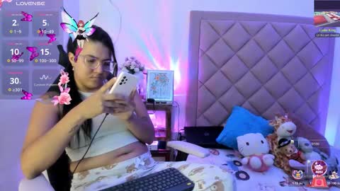 Snapshot of mialujan_ chatting on 22, 10, 2025 Mia online show from 22, 10, 2025