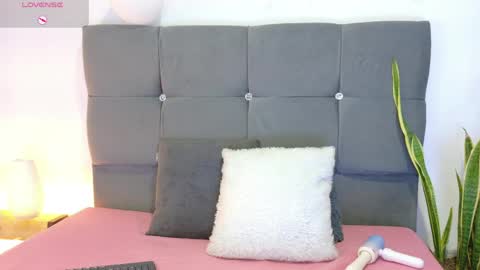 Snapshot of miamackleyn_ chatting on 24, 4, 2026 MIA online show from 24, 4, 2026