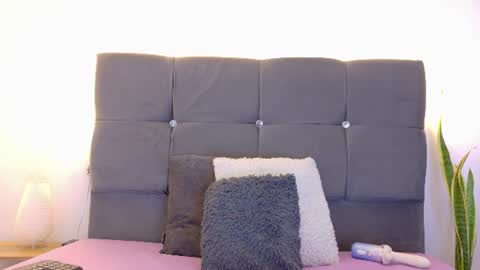 Snapshot of miamackleyn_ chatting on 5, 7, 2026 MIA online show from 5, 7, 2026