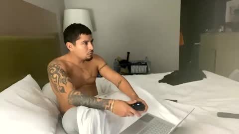 miamiclos1 online show from 22, 1, 2025