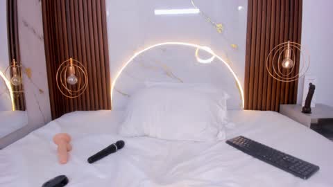 Mia  online show from 21, 1, 2025