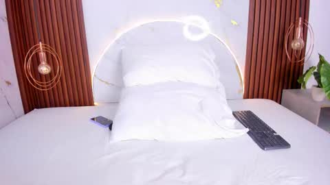 Mia  online show from 8, 11, 2025