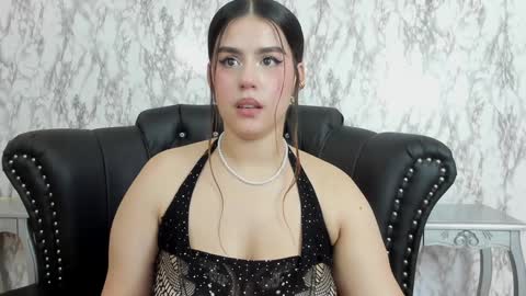 Mia   -5 7001400 Follow  online show from 28, 1, 2025