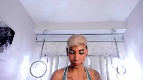 Mia Morgann online show from 26, 2, 2025