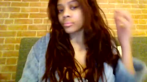 Snapshot of miamuffin8 chatting on 5, 12, 2025 MiaMuffn online show from 5, 12, 2025