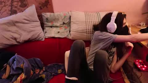 Snapshot of miaowhowl chatting on 2, 12, 2025 Kristien online show from 2, 12, 2025