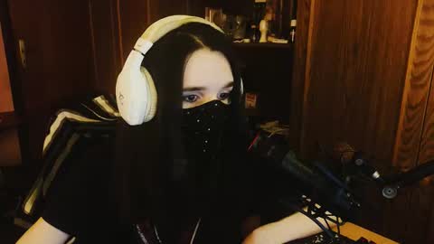 Snapshot of miaowhowl chatting on 2, 3, 2026 Kristien online show from 2, 3, 2026