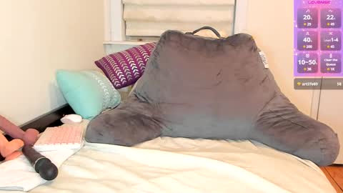 Snapshot of miaparker2_0 chatting on 13, 2, 2025 Mia online show from 13, 2, 2025