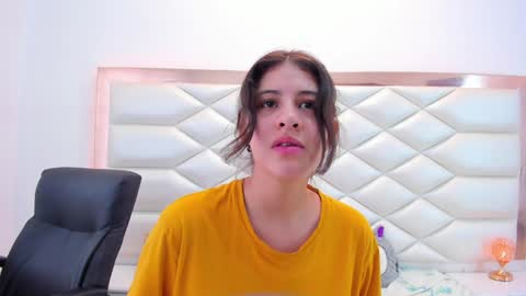 Snapshot of miaqueen021 chatting on 28, 1, 2025 Sweetie Mia online show from 28, 1, 2025