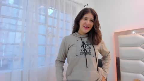 Snapshot of miaqueen021 chatting on 29, 1, 2025 Sweetie Mia online show from 29, 1, 2025