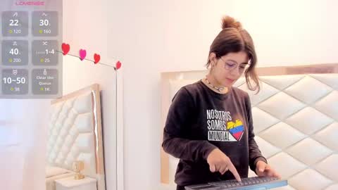 Snapshot of miaqueen021 chatting on 19, 2, 2025 Sweetie Mia online show from 19, 2, 2025