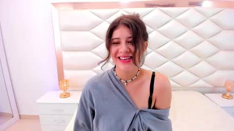 Snapshot of miaqueen021 chatting on 20, 2, 2025 Sweetie Mia online show from 20, 2, 2025