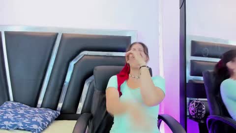 Snapshot of miaqueen021 chatting on 21, 2, 2025 Sweetie Mia online show from 21, 2, 2025