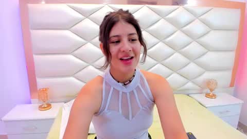 Snapshot of miaqueen021 chatting on 22, 2, 2025 Sweetie Mia online show from 22, 2, 2025