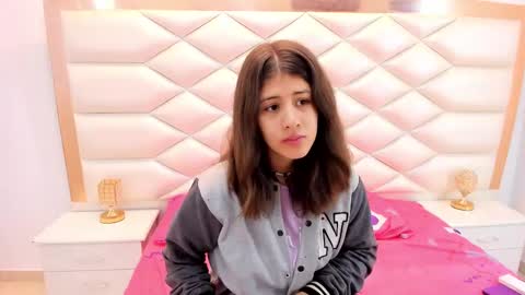 Snapshot of miaqueen021 chatting on 27, 2, 2025 Sweetie Mia online show from 27, 2, 2025