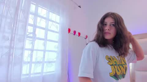 Snapshot of miaqueen021 chatting on 1, 3, 2025 Sweetie Mia online show from 1, 3, 2025