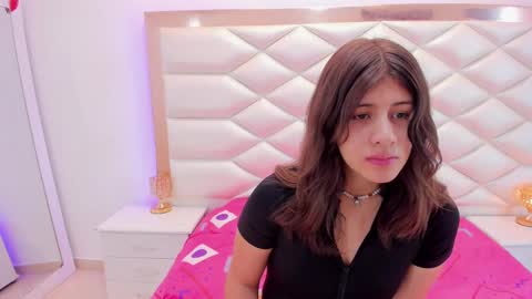 Snapshot of miaqueen021 chatting on 3, 3, 2025 Sweetie Mia online show from 3, 3, 2025