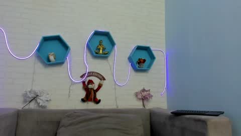 Mia Quevedo online show from 5, 1, 2025