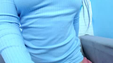 Mia Quevedo online show from 7, 1, 2025