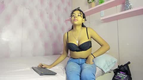 Snapshot of miarivers_ chatting on 28, 11, 2025 MIA online show from 28, 11, 2025