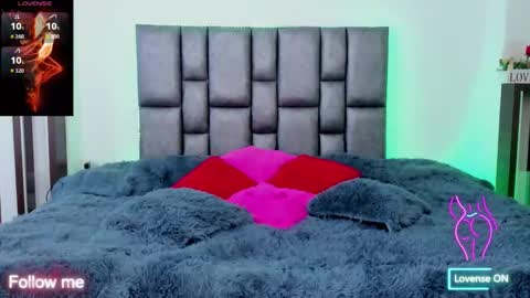 Snapshot of miarobertsmilf chatting on 5, 10, 2025 Mia Milf online show from 5, 10, 2025