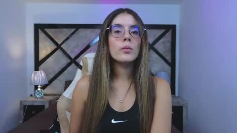 Snapshot of miasilverr chatting on 18, 6, 2026 Mia online show from 18, 6, 2026
