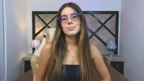 Snapshot of miasilverr chatting on 26, 6, 2026 Mia online show from 26, 6, 2026
