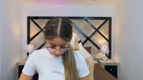 Snapshot of miasilverr chatting on 16, 7, 2026 Mia online show from 16, 7, 2026