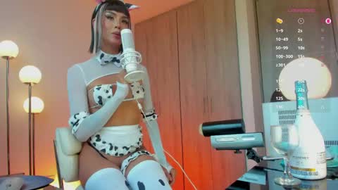 Mia  instagram miasspell online show from 19, 4, 2026