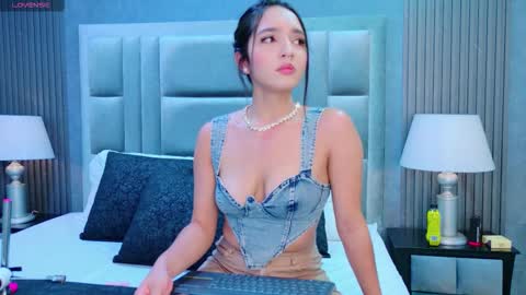 Mia Sweetth online show from 27, 11, 2025