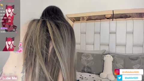 Mia Villalobos online show from 30, 1, 2025