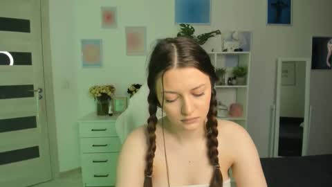 Mia online show from 12, 9, 2025