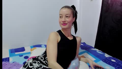 Snapshot of miavolkova_ chatting on 5, 12, 2025 Chloe online show from 5, 12, 2025