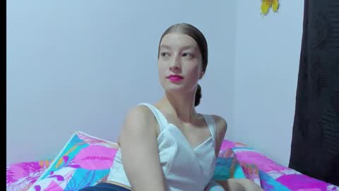 Snapshot of miavolkova_ chatting on 4, 3, 2026 Chloe online show from 4, 3, 2026