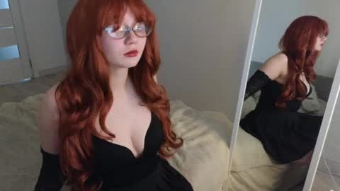 Snapshot of miaweil chatting on 27, 5, 2026 Mia online show from 27, 5, 2026