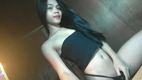 Snapshot of micaholics chatting on 4, 10, 2025 Mica online show from 4, 10, 2025