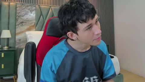 Snapshot of michaeel_blue chatting on 12, 9, 2025 Michael online show from 12, 9, 2025