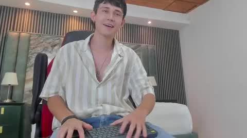 Snapshot of michaeel_blue chatting on 16, 9, 2025 Michael online show from 16, 9, 2025