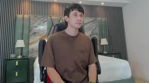 Snapshot of michaeel_blue chatting on 18, 9, 2025 Michael online show from 18, 9, 2025