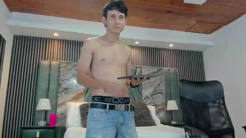 Snapshot of michaeel_blue chatting on 27, 9, 2025 Michael online show from 27, 9, 2025