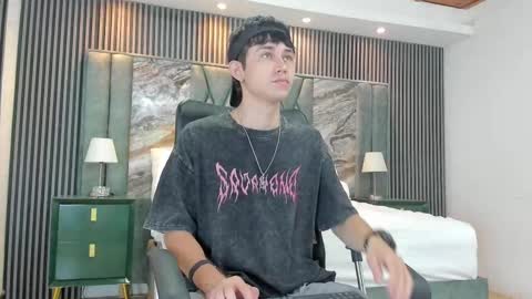 Snapshot of michaeel_blue chatting on 28, 9, 2025 Michael online show from 28, 9, 2025