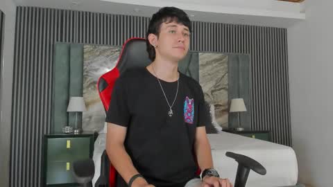 Snapshot of michaeel_blue chatting on 4, 10, 2025 Michael online show from 4, 10, 2025